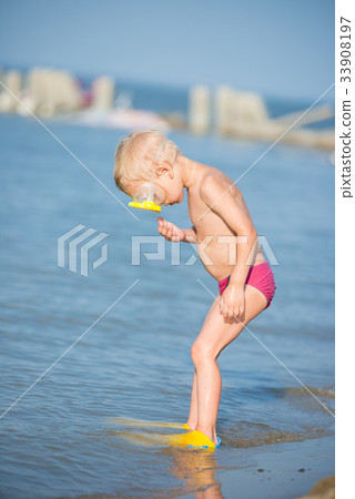 Cute little kid wearing mask and flippers for Cute little kid wearing mask and flippers for 33908197