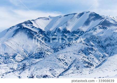 Snowy mountains of Tien Shan in winter Snowy mountains of Tien Shan in winter 33908639