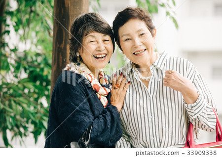 Two senior women shopping Two senior women shopping 33909338