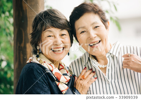 Two smiling senior Japanese women Two smiling senior Japanese women 33909339