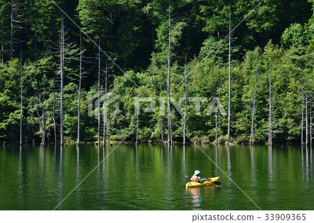 天然湖泊 33909365