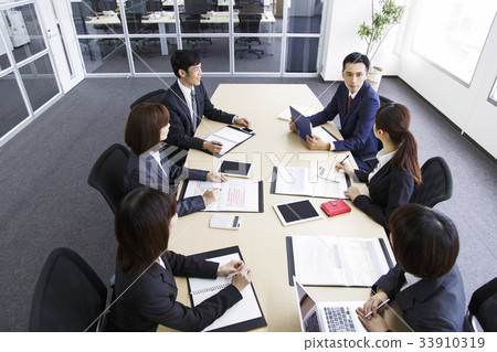 Business meeting office personal computer businessman 33910319