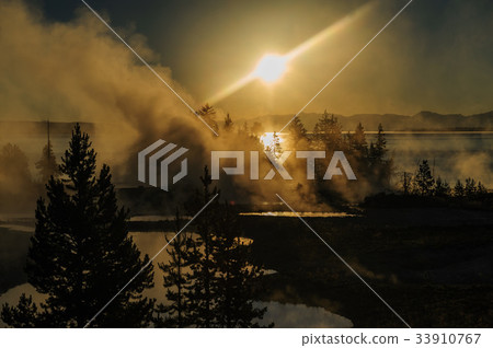 Sunrise in West Thumb 33910767