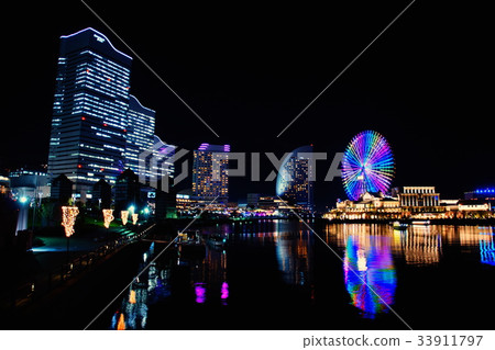 Yokohama night view Minato Mirai 21 steam path Yokohama port 33911797