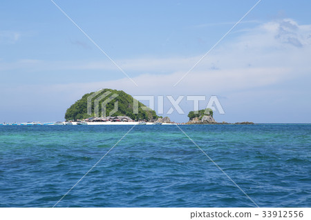 Travelers to the Andaman Sea in Thailand. Travelers to the Andaman Sea in Thailand. 33912556