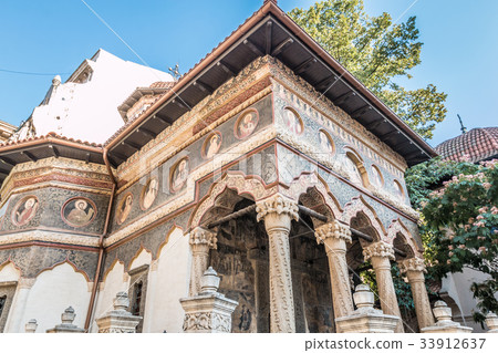 Old monastery in Bucharest 33912637