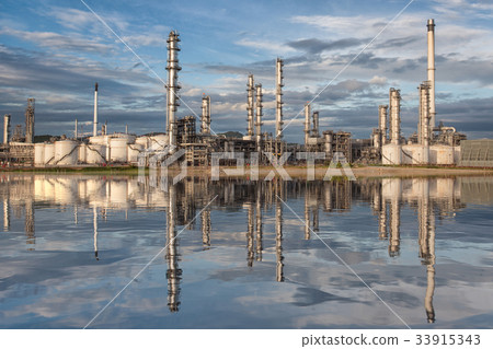 Reflection of oil refinery factory 33915343