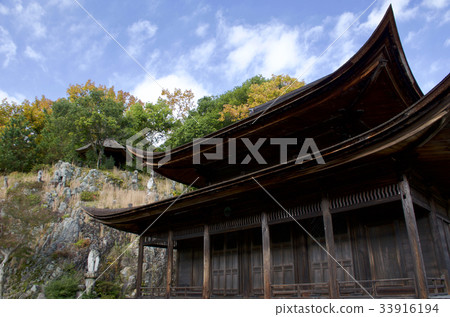 Autumn leaves of Torakeizan Eigaoji National Treasure Kannon Hall Autumn leaves of Torakeizan Eigaoji National Treasure Kannon Hall 33916194