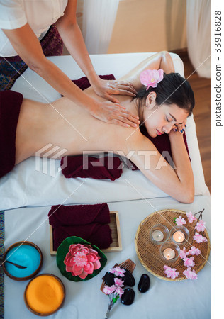 Asian lady relax in skin care aroma therapy Asian lady relax in skin care aroma therapy 33916828