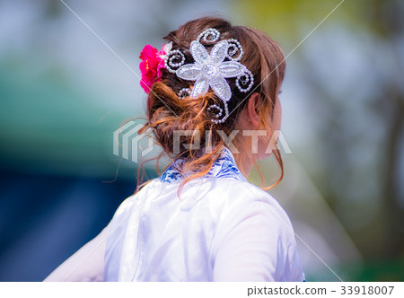 Back hair woman 33918007