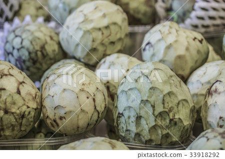 Chirimoya fruits at market 33918292