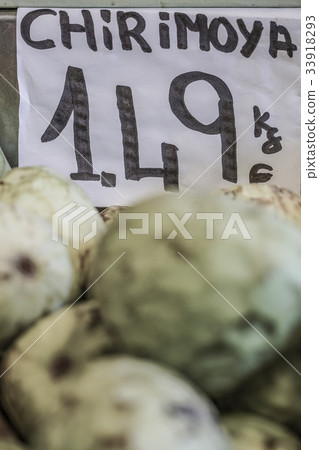 Chirimoya fruits price label at a grocery store Chirimoya fruits price label at a grocery store 33918293