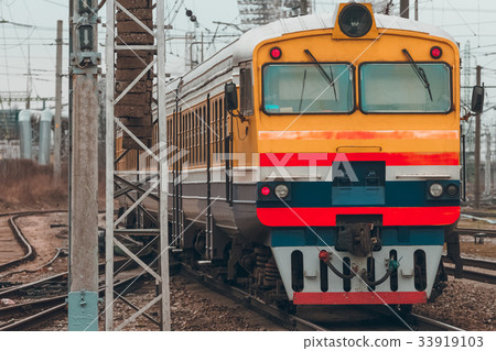Yellow diesel train 33919103