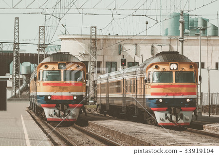 Yellow diesel train Yellow diesel train 33919104