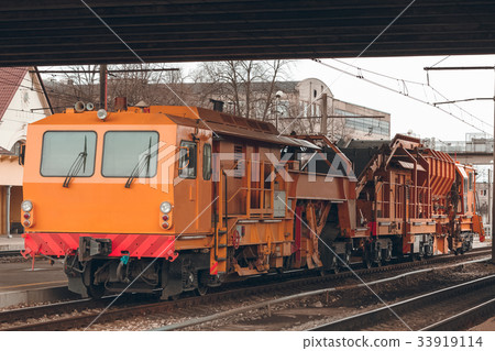Industry repair train 33919114