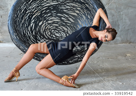 Elegant latin women dancer 33919542