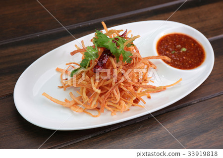 Fried Crab Sticks with Sweet Chili Sauce 33919818