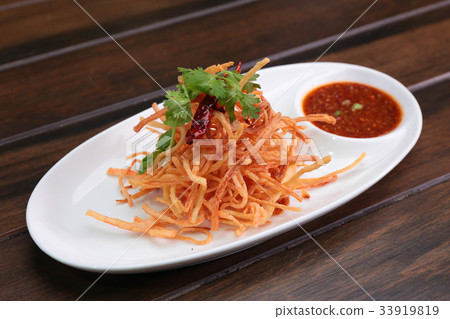 Fried Crab Sticks with Sweet Chili Sauce 33919819