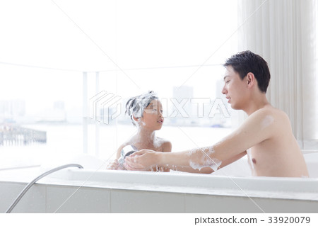 Parent and child bathing shampoo shampooing 33920079