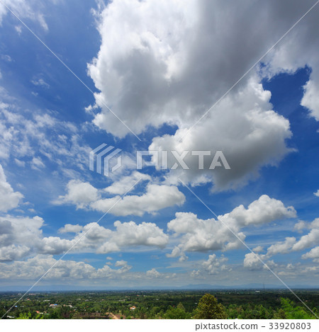 cloudy on dramatic sky 33920803