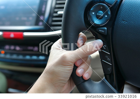 people using wireless speaker control mobile 33921016