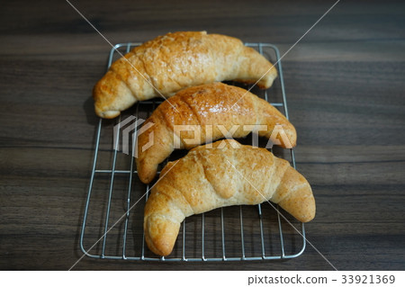 Salt bread, Salzstangen, bread rolls, crescent moon bread (Salzstangen) Salt bread, Salzstangen, bread rolls, crescent moon bread (Salzstangen) 33921369