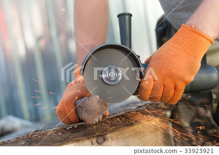 The worker cuts metal. The worker cuts metal. 33923921