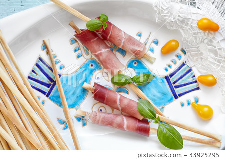 Breadsticks Wrapped In Prosciutto 33925295