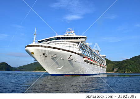Sapphire Princess 33925392