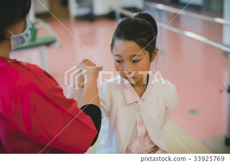 rehabilitation, younger, elbow 33925769