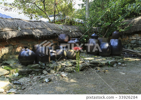 Flower pots, Zhangdok, Yongcheon Temple, Morak, Hampyeong, Jeonnam 33926284