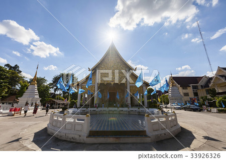 Wat Chedi Luang Temple in Chiang Mai, Thailand Wat Chedi Luang Temple in Chiang Mai, Thailand 33926326