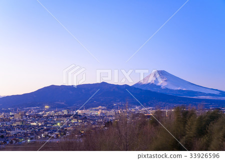 三島都市風景和富士山日落視圖 33926596