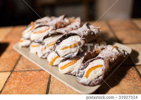 pastry on plate at bakery 33927314