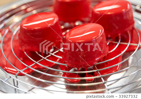 mirror glaze cakes at pastry shop 33927332