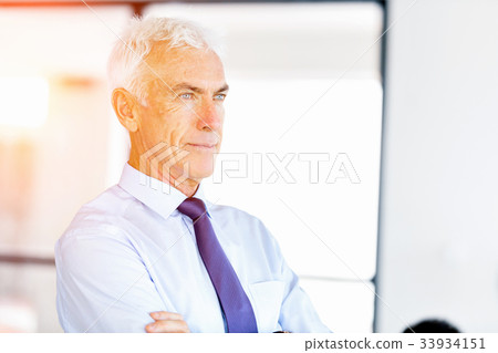 Businessman at the office 33934151