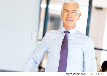 Businessman at the office Businessman at the office 33934153