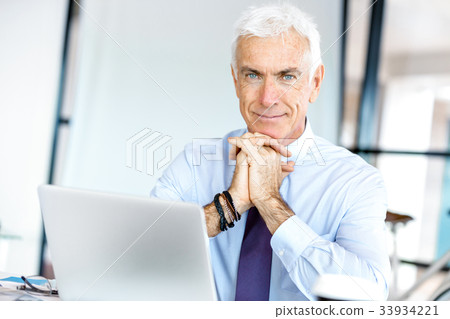 Businessman at the office Businessman at the office 33934221
