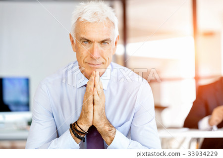 Businessman at the office 33934229