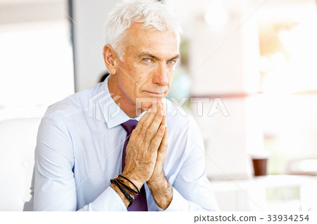 Businessman at the office 33934254