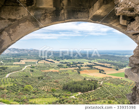 Landscape view from Chateau des Baux-de-provence Landscape view from Chateau des Baux-de-provence 33935398