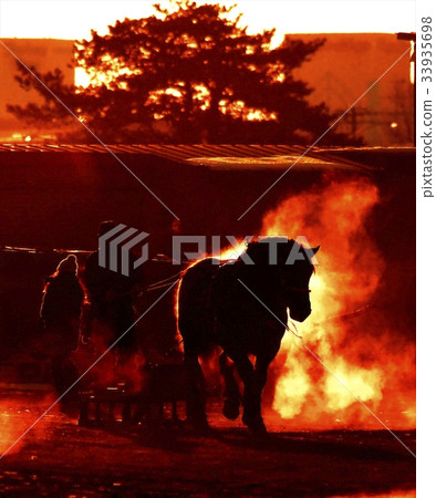 在早晨太陽的清早訓練 33935698