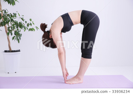 姿勢屈曲 33936234