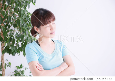 Thinking woman Thinking woman 33936278