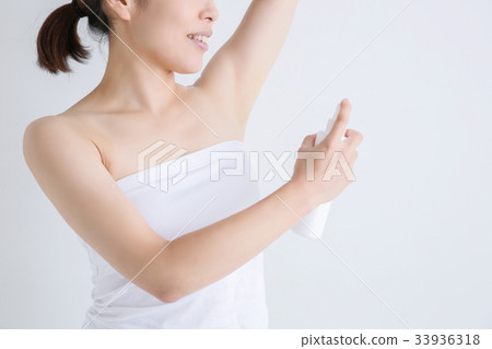 噴到一個女人的身邊 噴到一個女人的身邊 33936318