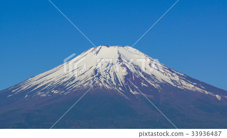 The remaining snow is Mt. Fuji 16: 9 33936487