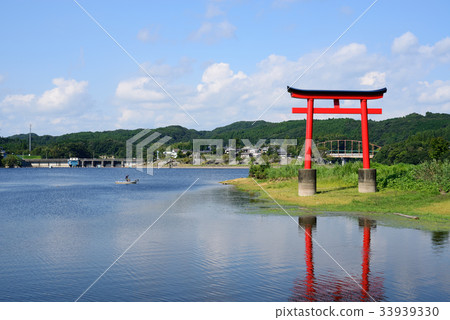 Torii of the Kameyama Dam Lake Kameyama Chiba Prefecture Kimitsu City 33939330