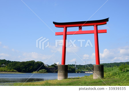 Torii of the Kameyama Dam Lake Kameyama Chiba Prefecture Kimitsu City 33939335