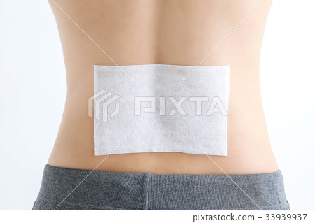 A woman with low back pain 33939937