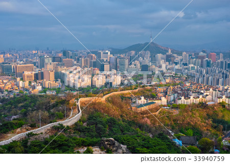 Seoul skyline on sunset, South Korea. 33940759